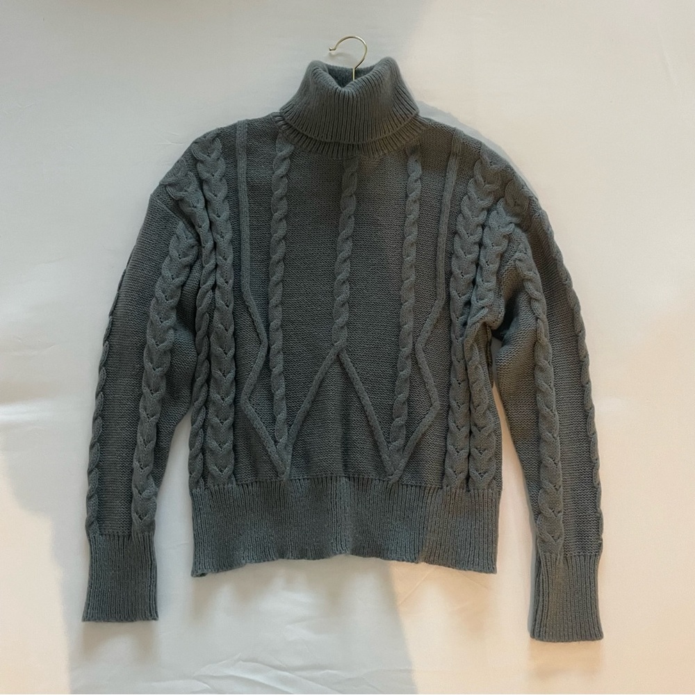 COMMENSE GRAY SWEATER SIZE SMALL